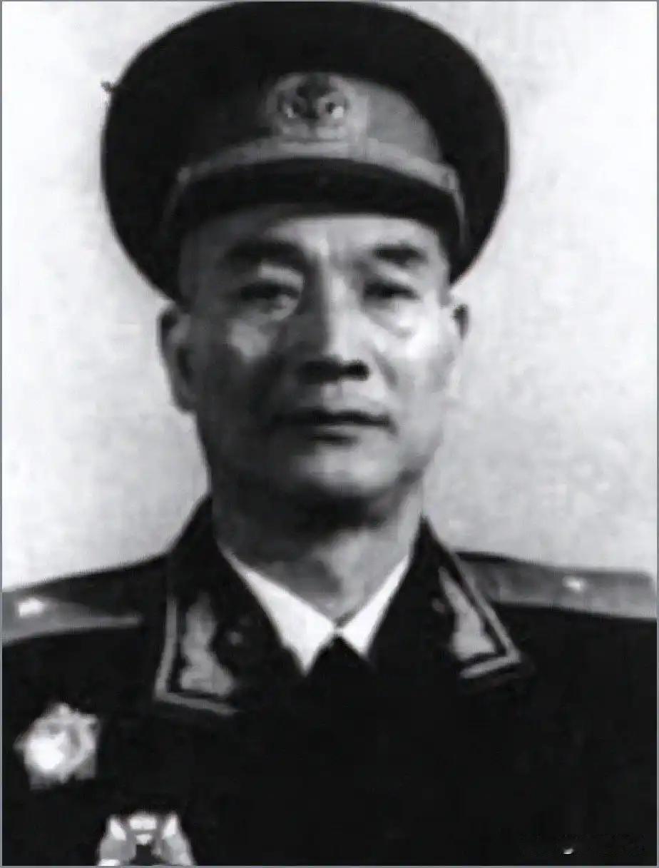 18岁国军上尉被俘，红军放他回家，他却毅然留下，终成开国少将！1931年，