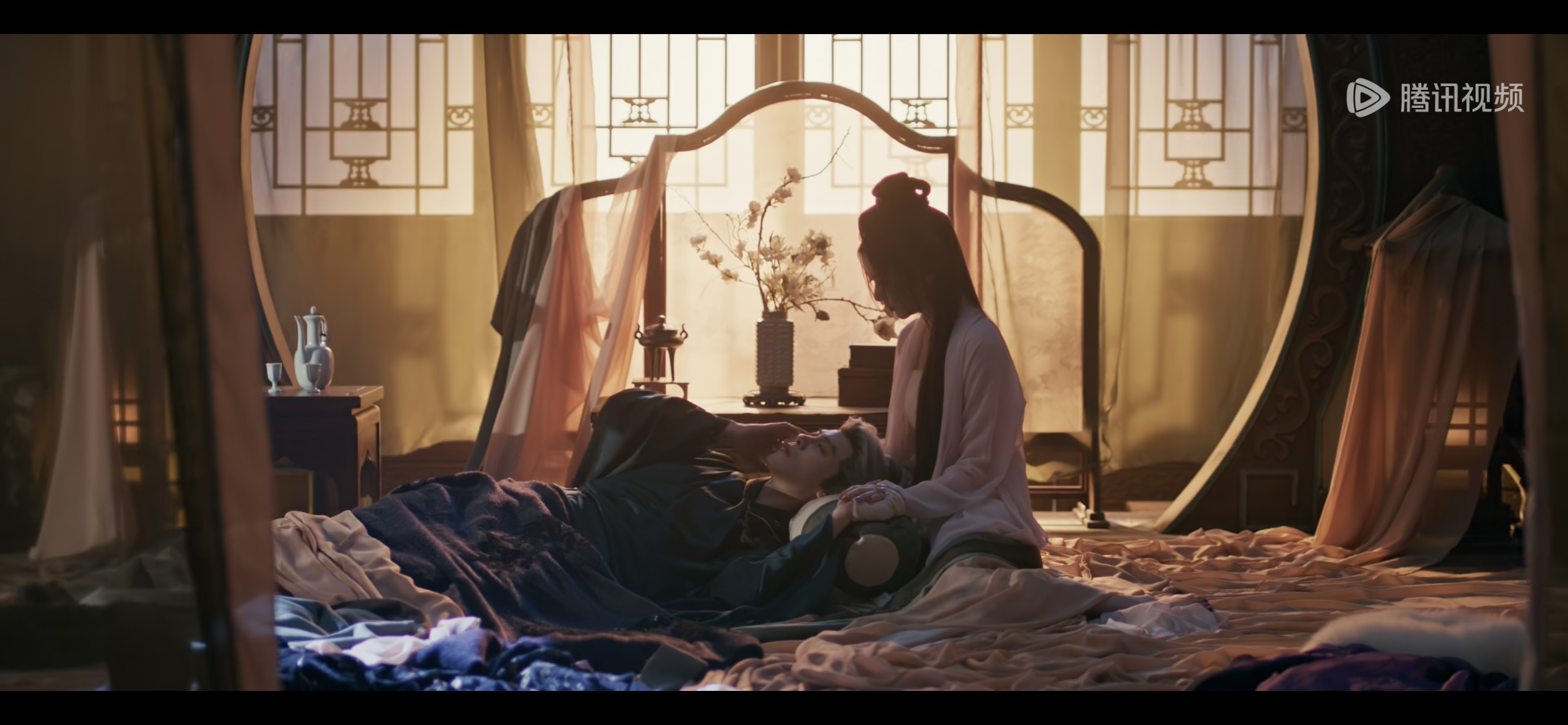 镜头一转，不齐而俞就变成这样了逐玉