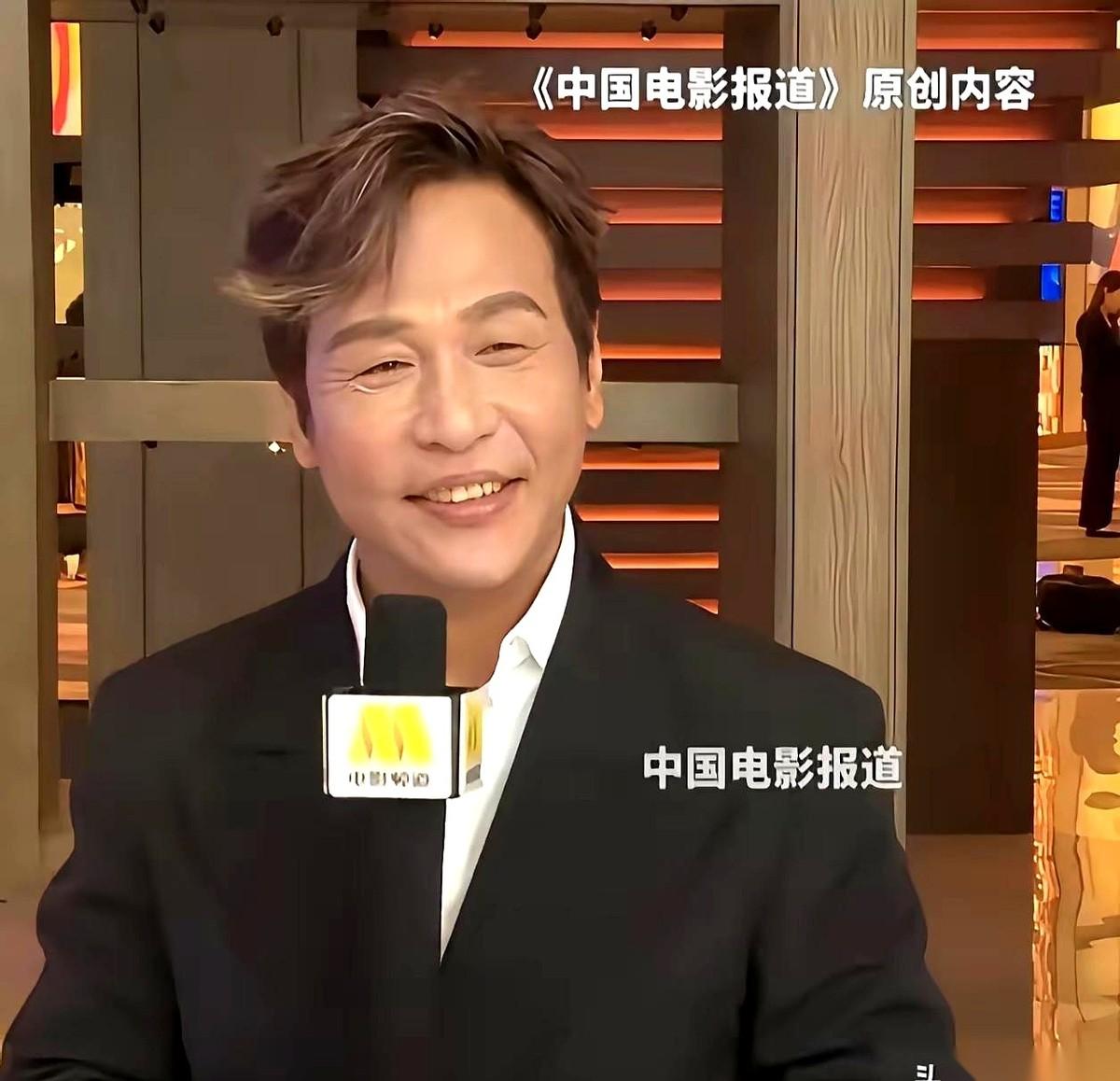宋小宝那张独一无二的“咖妃”脸，据说到诊所里挨了600多刀。出来的效果，确实利