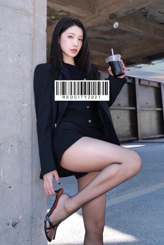 可爱与性感并存 无处安放的大长腿 正常穿搭无不良价值观 御姐风 性感不...