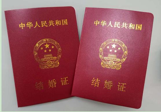 今天告诉大家一件稀奇事，离婚证背面藏的