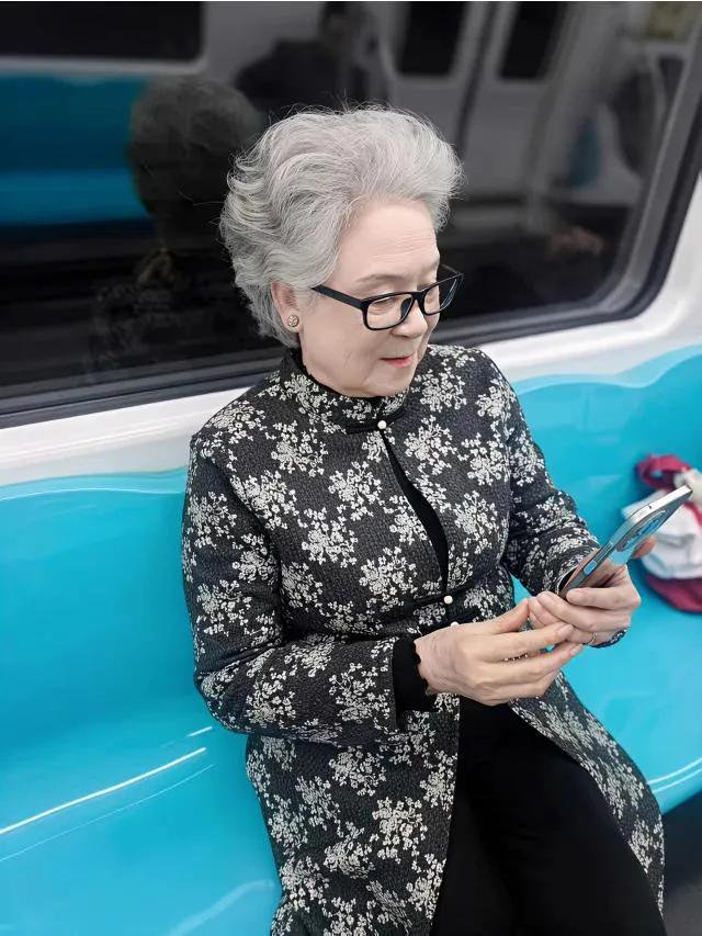 很折腾人，开一次药只给七粒，挂号费60元。还有搭出租车去医院，建议医院应该多开一