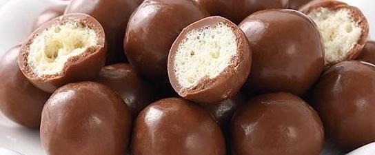 父母不宜过分插手儿女的婚姻。我们邻村有个男青年，四十了不肯找对象。他年轻的时