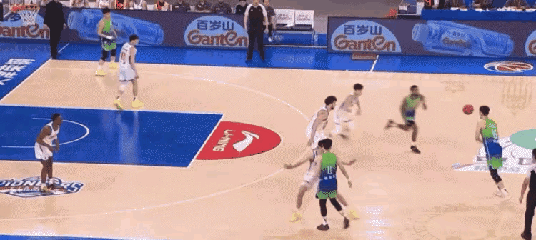 齐麟葛浩然或被约谈。新疆男篮与天津男篮比赛莫名其妙以犯规送罚球而结束，齐麟与葛