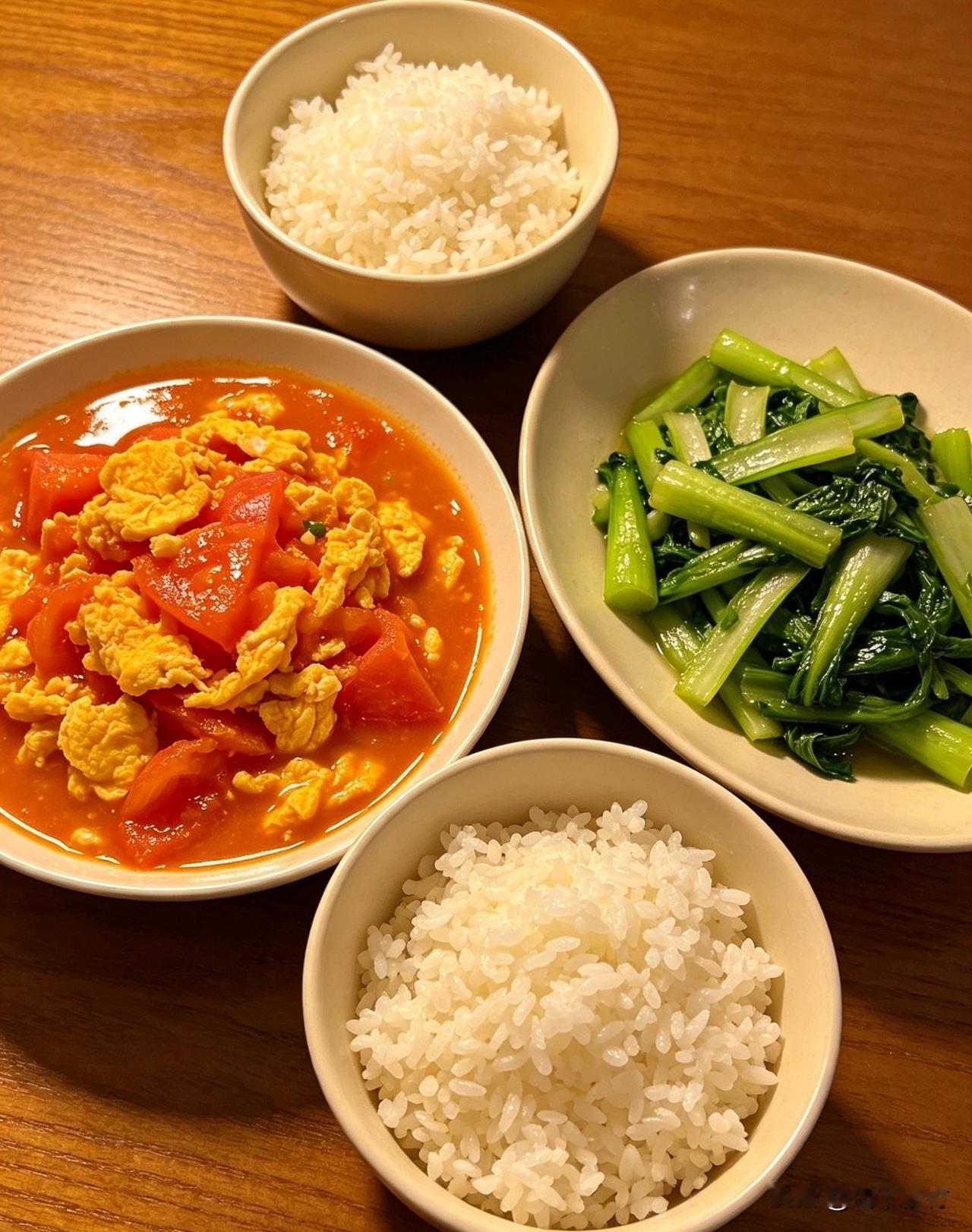 今天的午餐简单又美味，是我最爱的家常小菜，平凡却满是幸福感。一盘金黄诱人的番