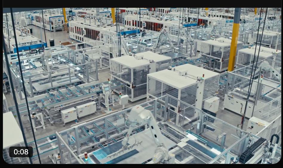 美国终于发现了美国再工业化的可行路径。step1：忽悠中国光伏巨头来美国建厂。中