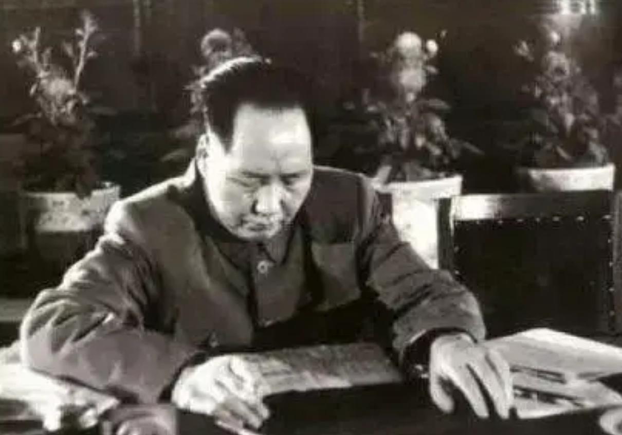 不禁感慨毛主席高超的战略判断力！解放战争时期前线电报如雪片般传来，各路战报信息