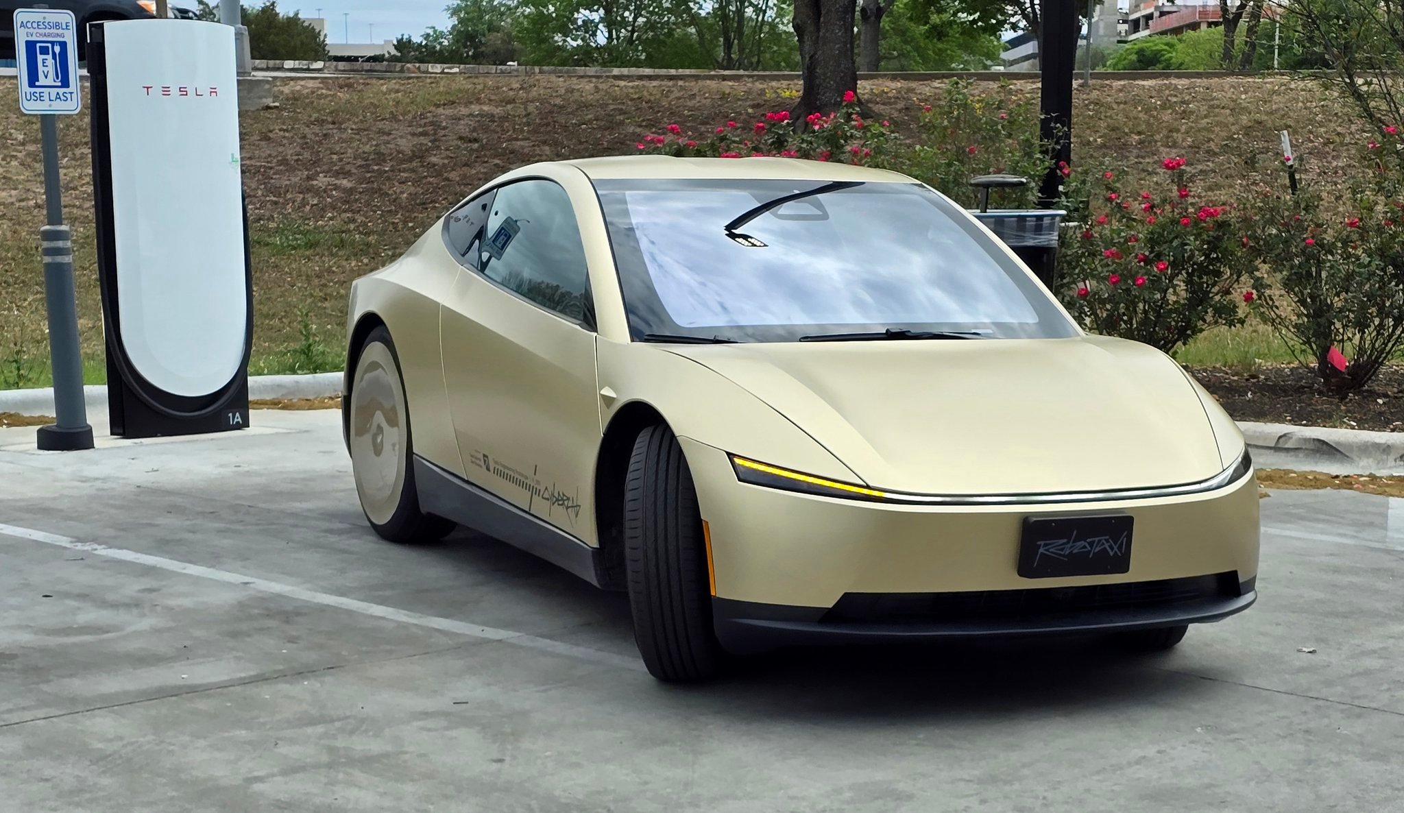 特斯拉全球副总裁朱晓彤获2万股股票，价值近5000万元3月31日，特斯拉全球副总