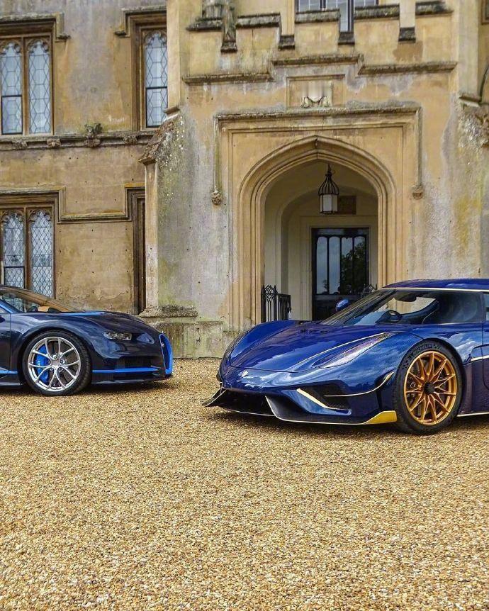 两台超跑柯尼赛格Koenigsegg Regera / 布加迪 Bug...
