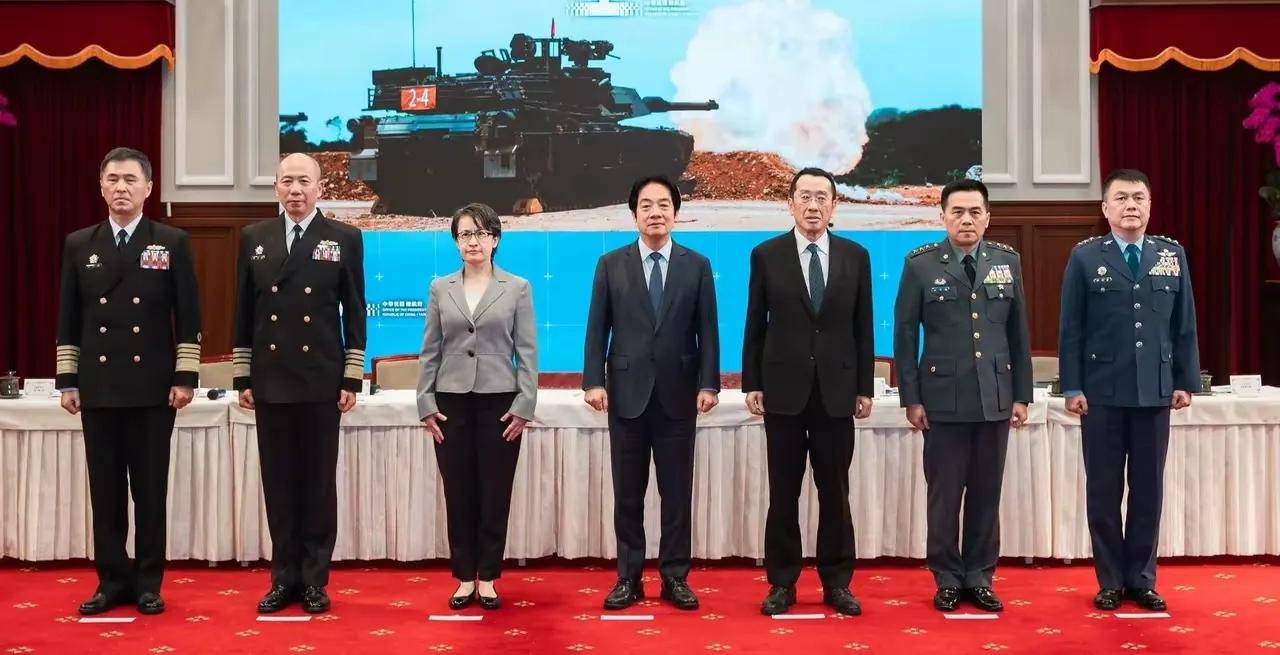 紧跟特朗普对华态度，赖清德今天折回“台独”方向，疯狂挑衅叫嚣称：台湾是“主权独立