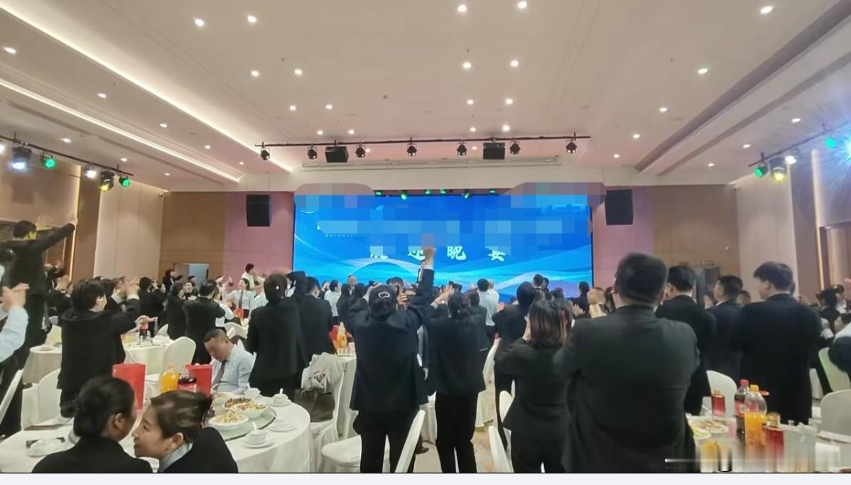 同为hr的队友在去年被优化失业后，短短一年时间，已经经历了三家公司的短工离职。昨