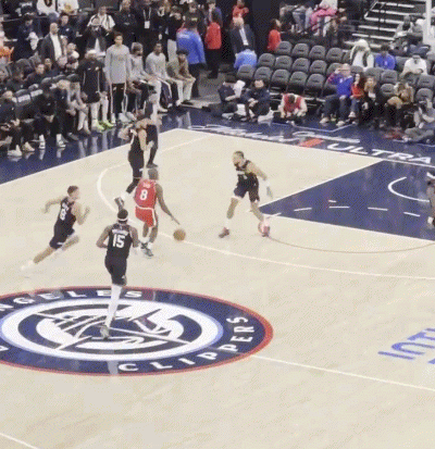 有没有人跟我一样的想法现在的快船打球太难看了！输多赢少，而且，最关键的是