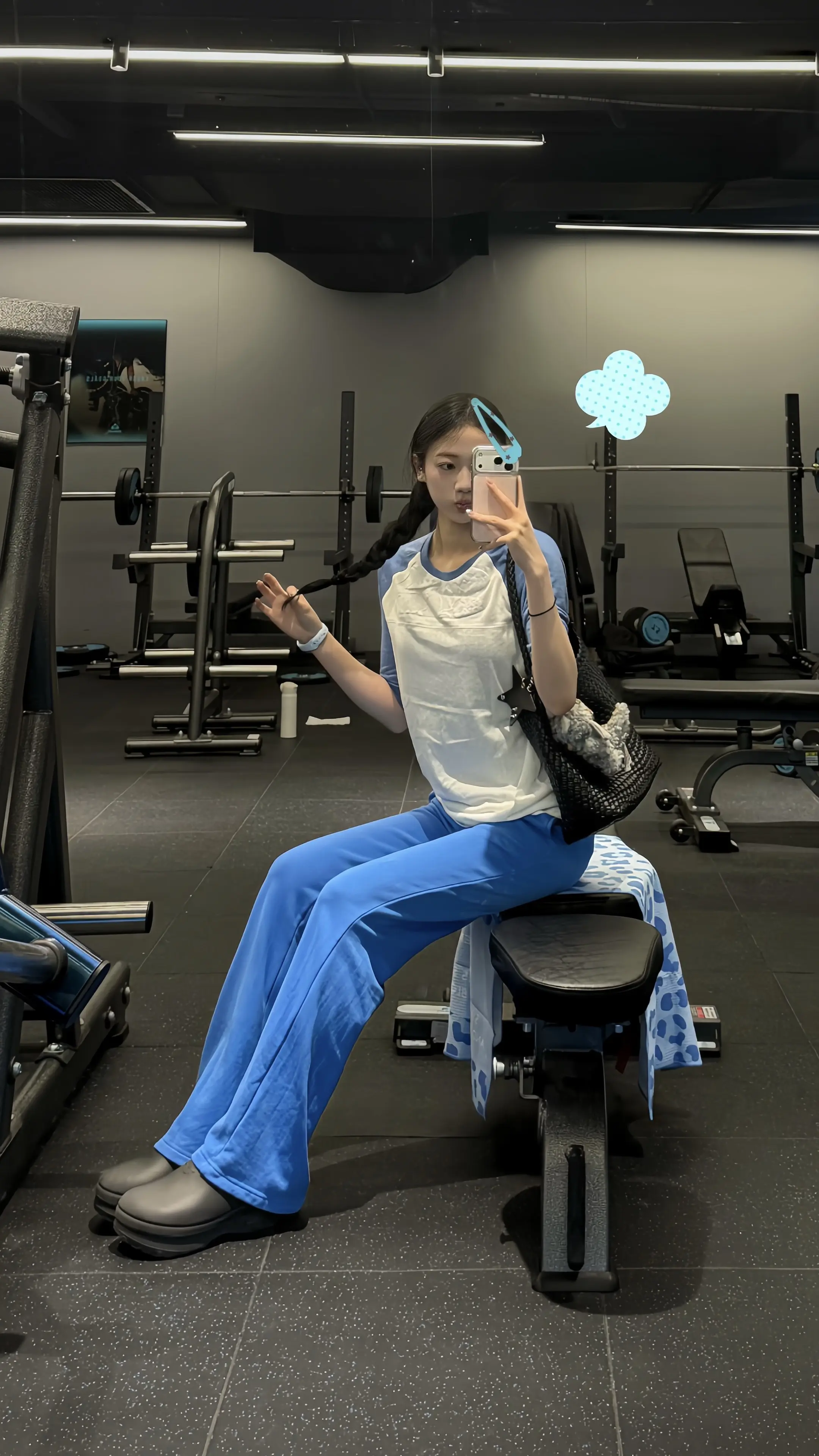女孩 你始终美好 鲜活 独特 热烈。