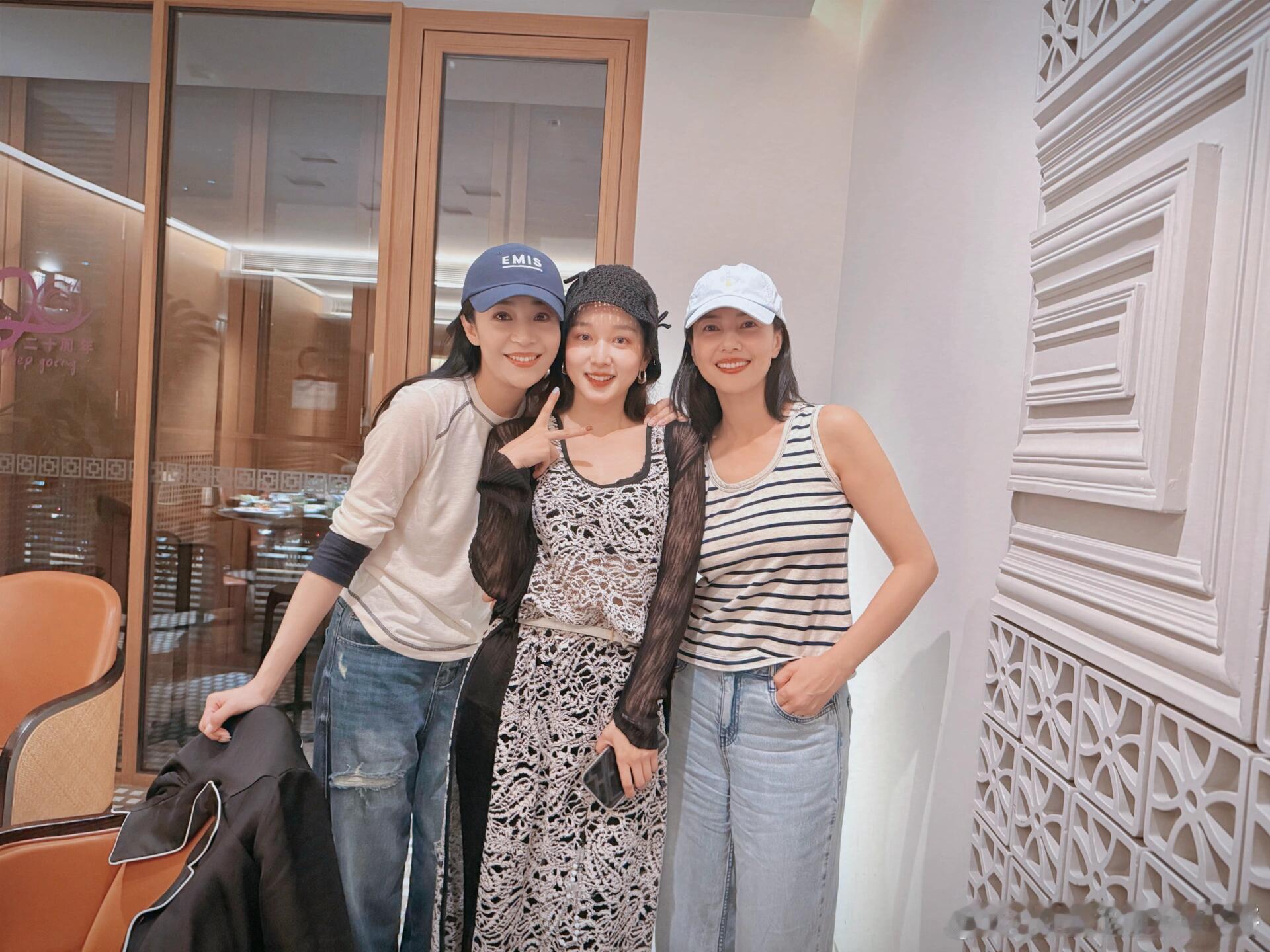 马龙老婆夏露晒与高圆圆合照高圆圆夏露合照高圆圆夏露合照，她俩也认识唉