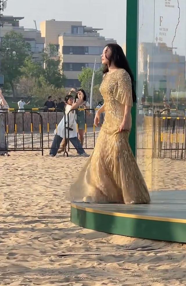 张柏芝，3个孩子的妈妈，这状态超好啊，还是那么漂亮，喜欢！你们喜欢吗？不得不