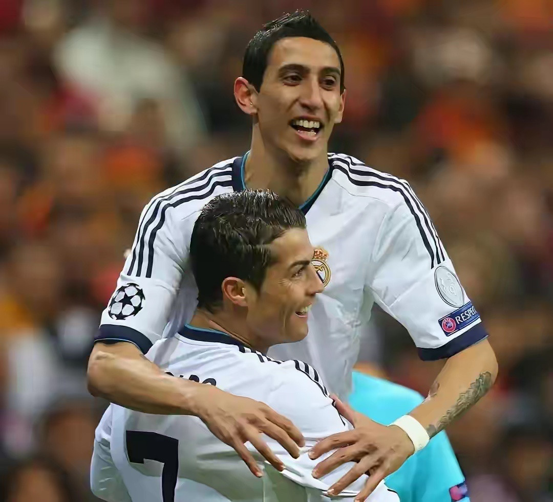 阿根廷球星迪马利亚回忆，在皇马效力时，他曾经邀请C罗参加他的生日宴会。迪马利亚原