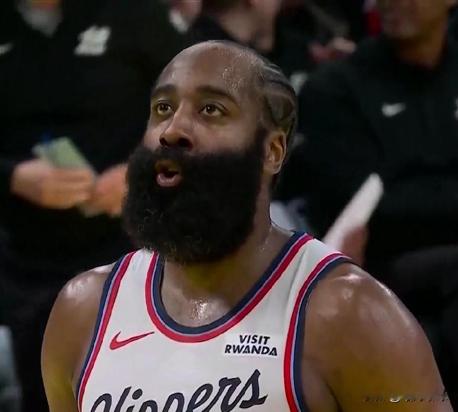 不查不知道！！一查吓一跳！！！快船最近12场既然赢了10场！！！主场117-