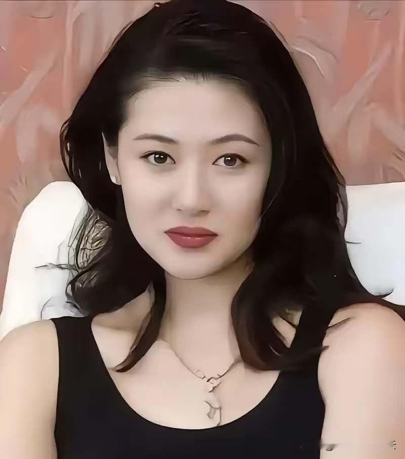 《国产凌凌漆》看了十几遍，其中反派女主角，陈宝莲饰演的爱美神，好多人垂涎于其火辣