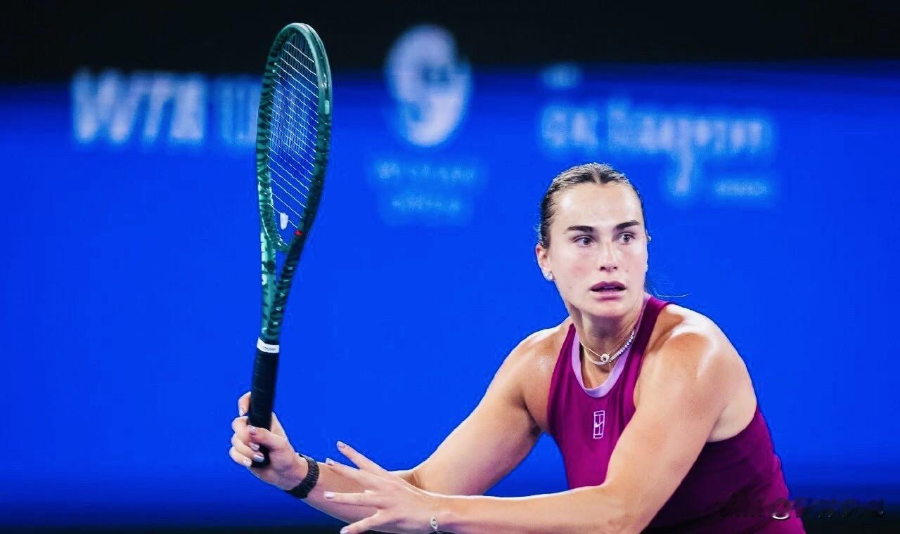 昨夜压轴登场的中国金花施晗以0-2不敌加拿大球员费尔南德斯后，WTA1000赛武