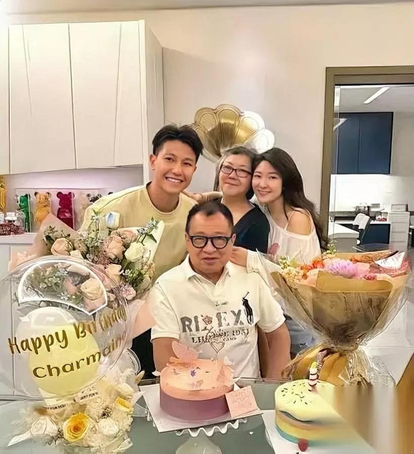 许绍雄走了,遗产成焦点!他继子有无继承权?许绍雄和妻子结婚时,妻子带了个