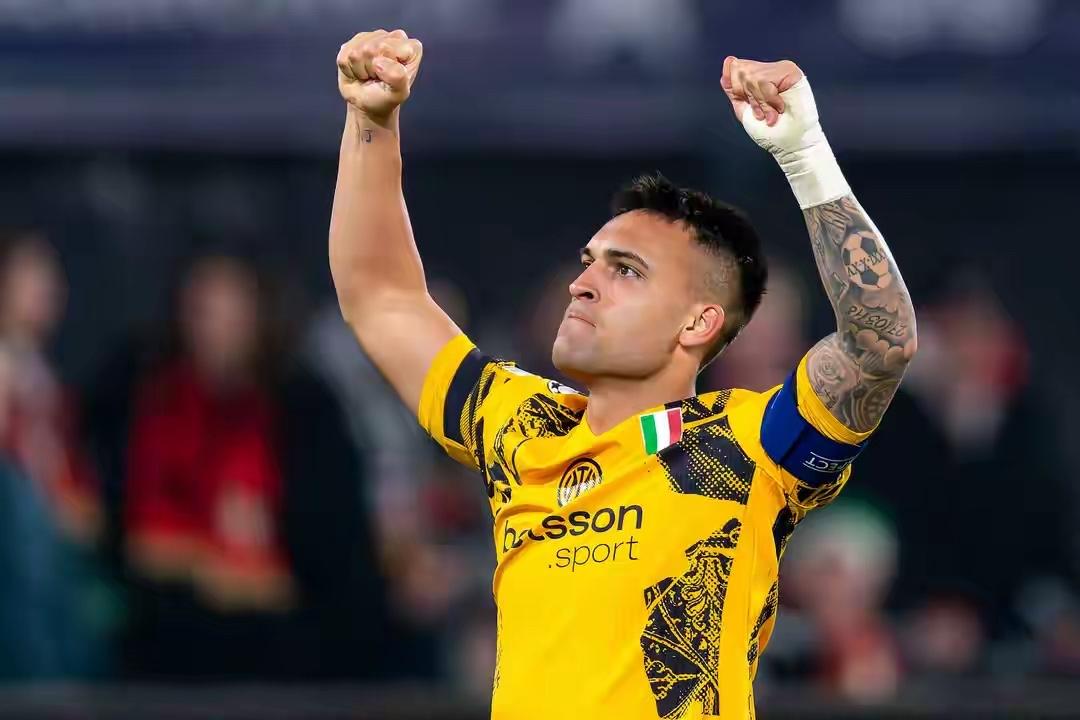 不愿错过！意甲第35轮国际米兰主场迎战帕尔马，只要赢下比赛就铁定加冕冠军。目前联