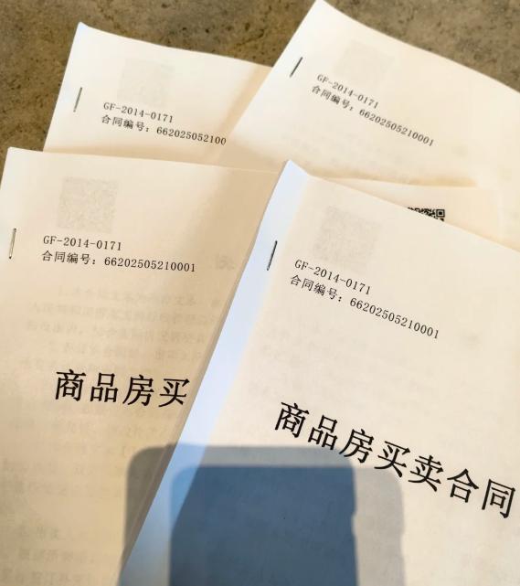 朋友，买房是咱们普通人这辈子最大的开支之一。上周一位粉丝私信我，说她签完合同才发