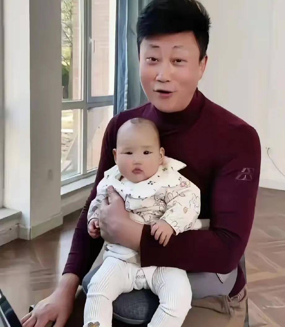 歌唱家耿为华老师，二婚娶农村女孩为妻，生下女儿像妈妈不像爸爸耿为华聊起自家小女