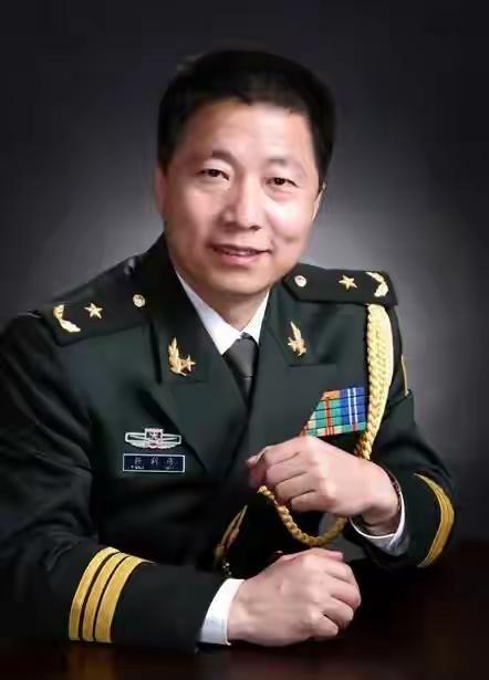 杨利伟退休待遇揭秘：没有巨额奖金，只有“终身金钟罩”!很多人一提起杨利伟，就