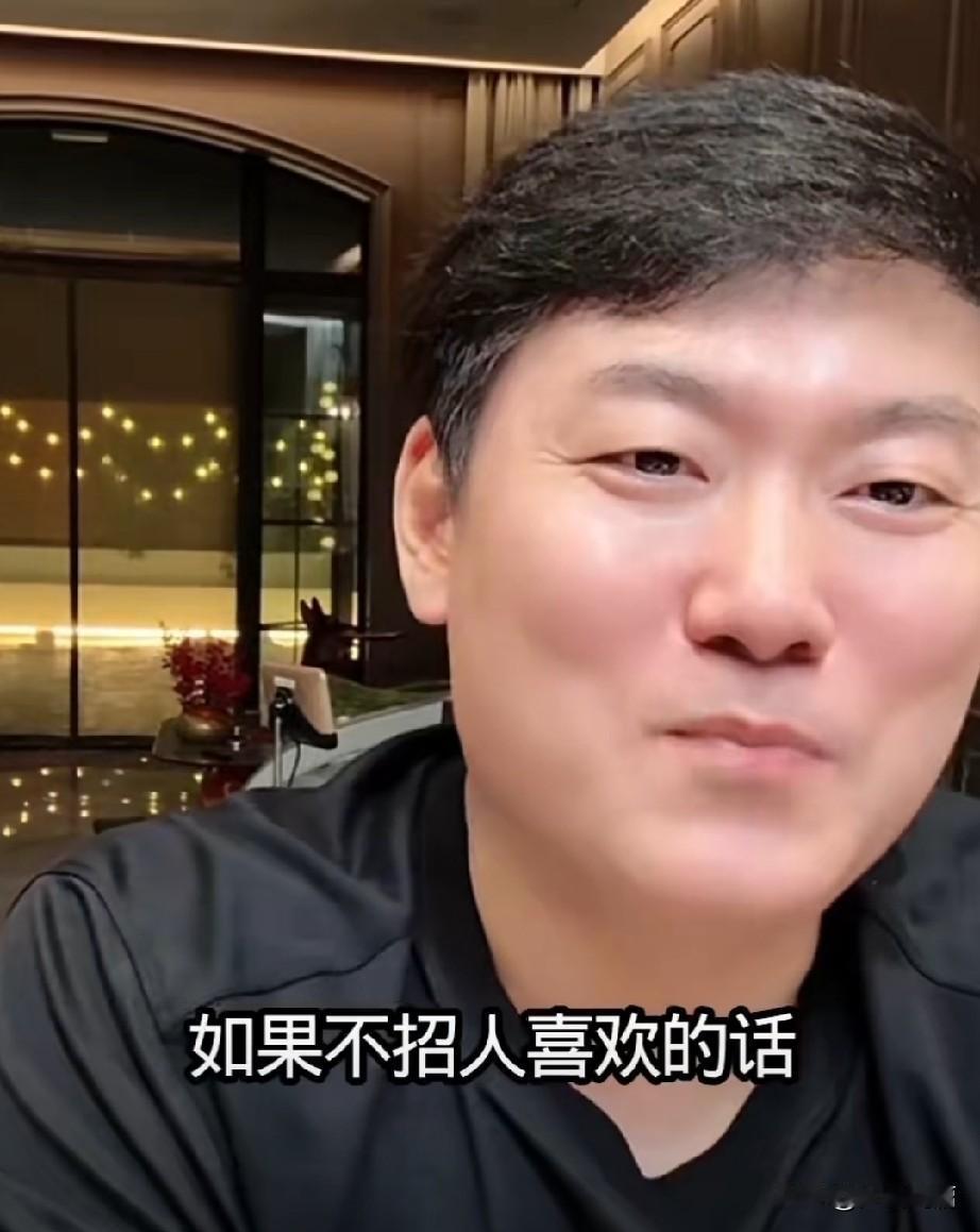 这位博主强哥，是真敢说！他说一个人如果不招人喜欢的话，再捧也没有用，比如景甜