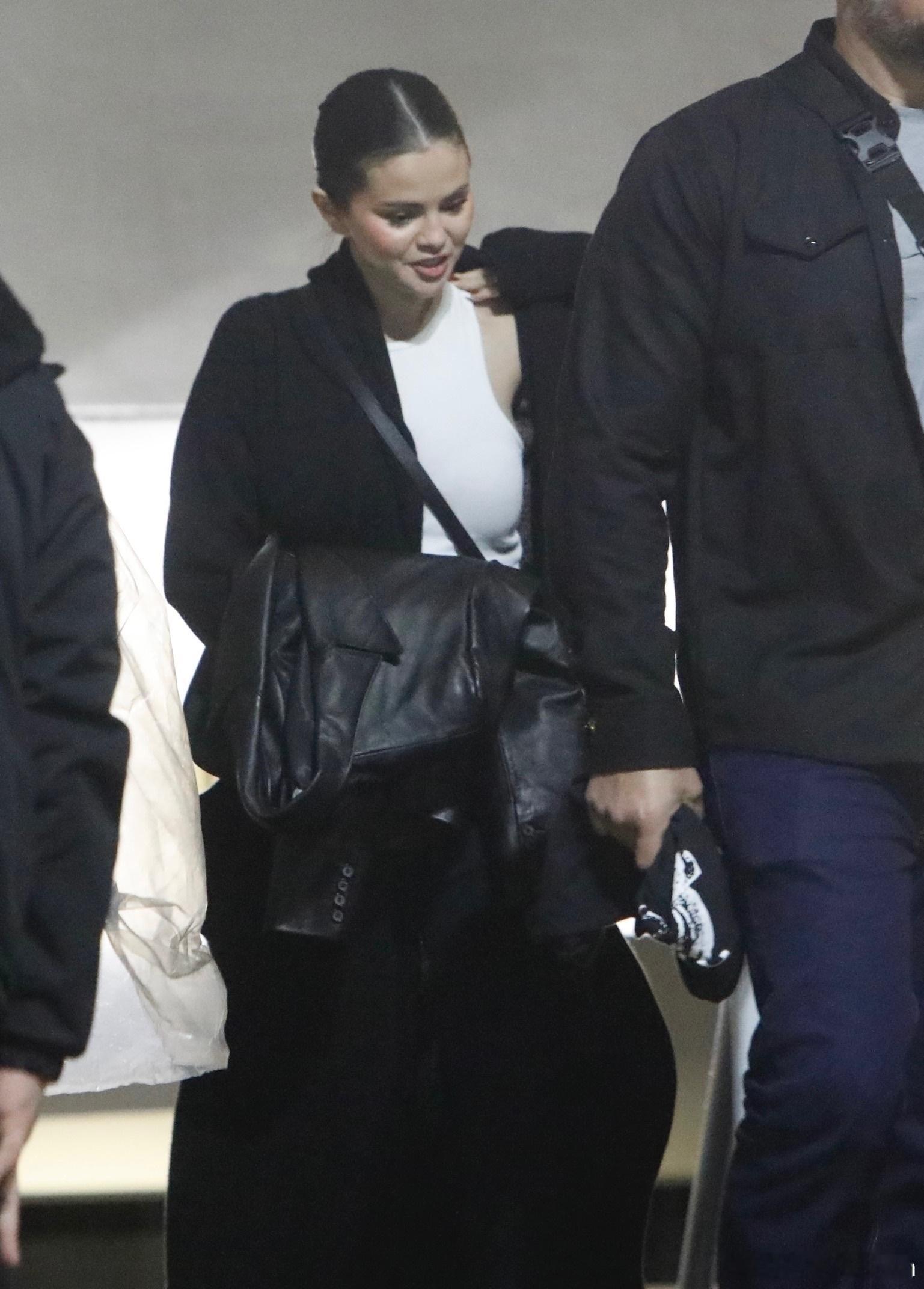 赛琳娜戈麦斯在洛杉矶外出，前往观看TameImpala的演唱会