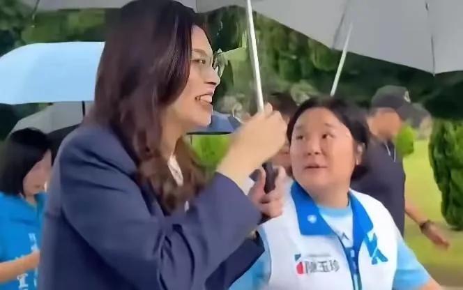 郑丽文想国民党执政“疯”到提“中华民国”？8月23日，国民党主席郑丽文在金门发表