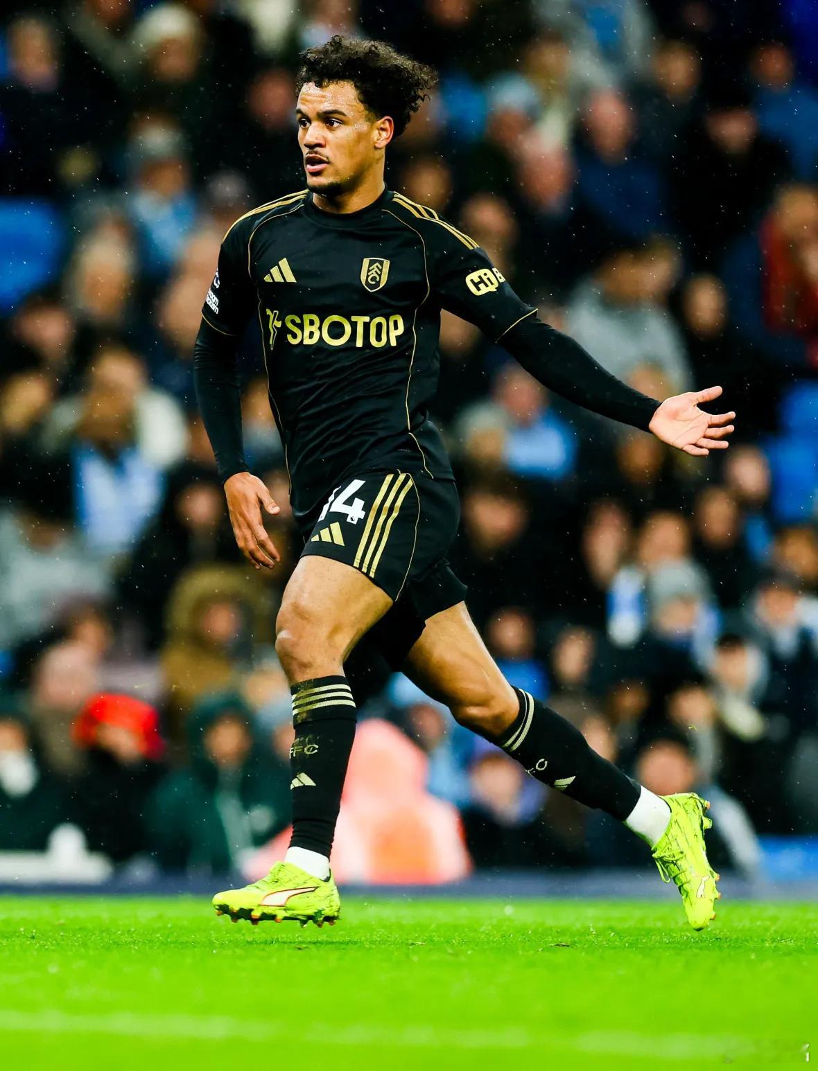 曼城3比0富勒姆奥斯卡-鲍勃第72分钟换下威尔逊，第2次代表富勒姆出场，第一次