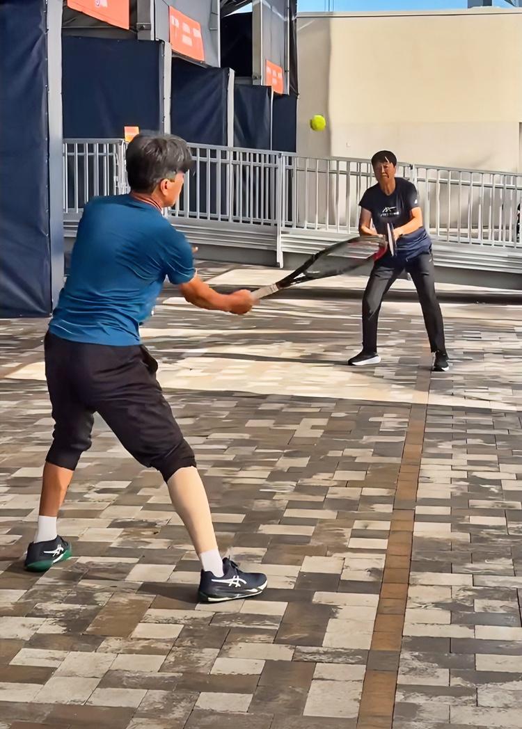 要说现役女子运动员中最幸福的，我会把票投给老将张帅！！为什么呢？原因是在张帅奔四