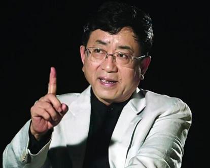1992年，著名的国学大师余秋雨不顾家人的反对，和自己的糟糠之妻李红离婚了。没想
