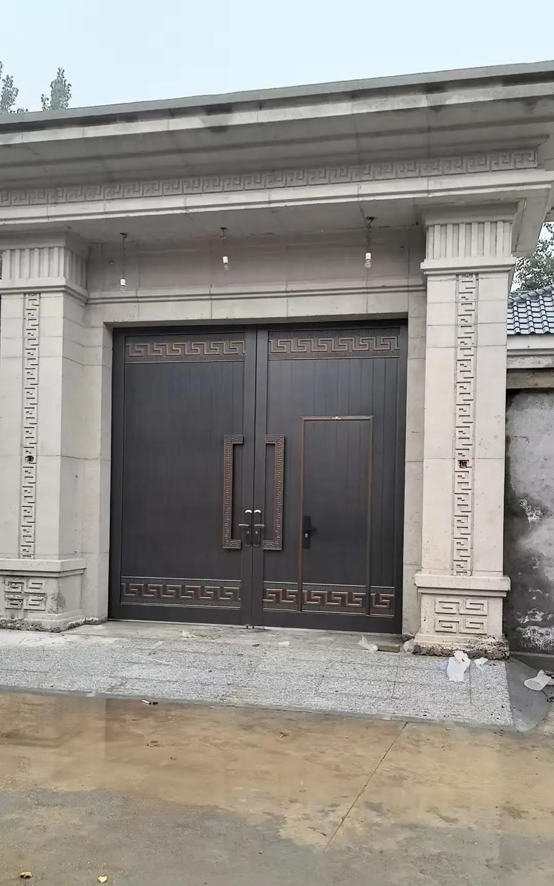 刷到个中年大哥花85万回村盖三层小楼，本想养老躺平，结果被全网嘲进“农村房子等死