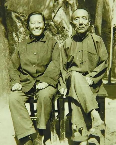 1971年，陕西一个老光棍没出彩礼，娶了小自己10岁还坐过牢房的女大学生，谁知，