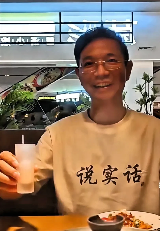 李律直播中气势如虹，明确表示将反击抹黑他的势力，并且已经锁定转账记录，手里有实锤