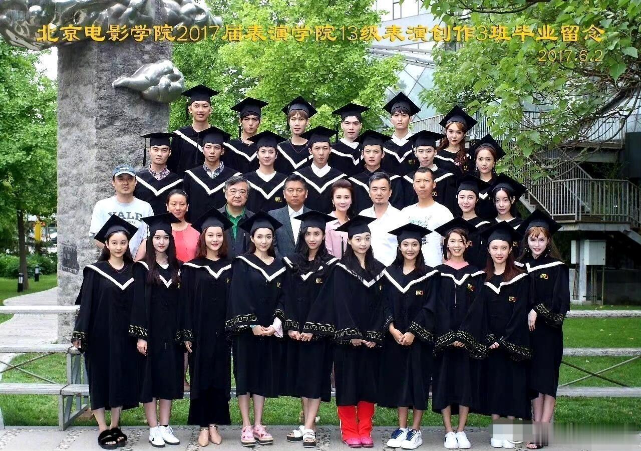 孟子义陈瑶毕业后首同框才知道这俩人居然是同学，除了孟子义陈瑶，还有张晚意王一菲秦