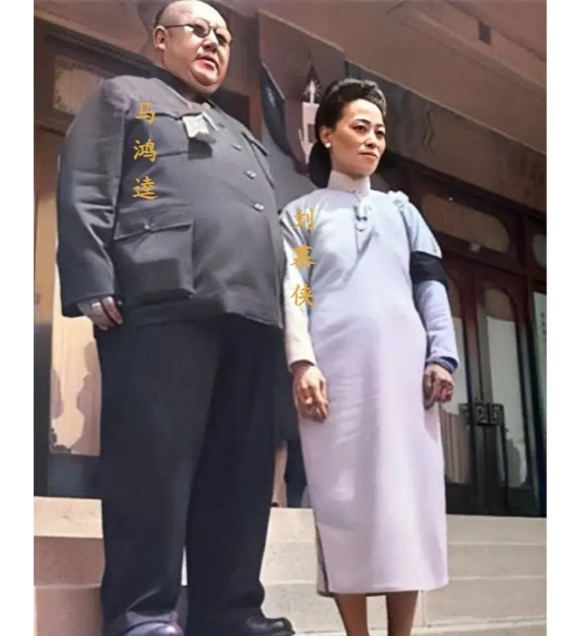 这才是1948年马鸿逵和四姨太刘慕侠在宁夏奔丧时的真实样貌，这并非演戏，也并非电