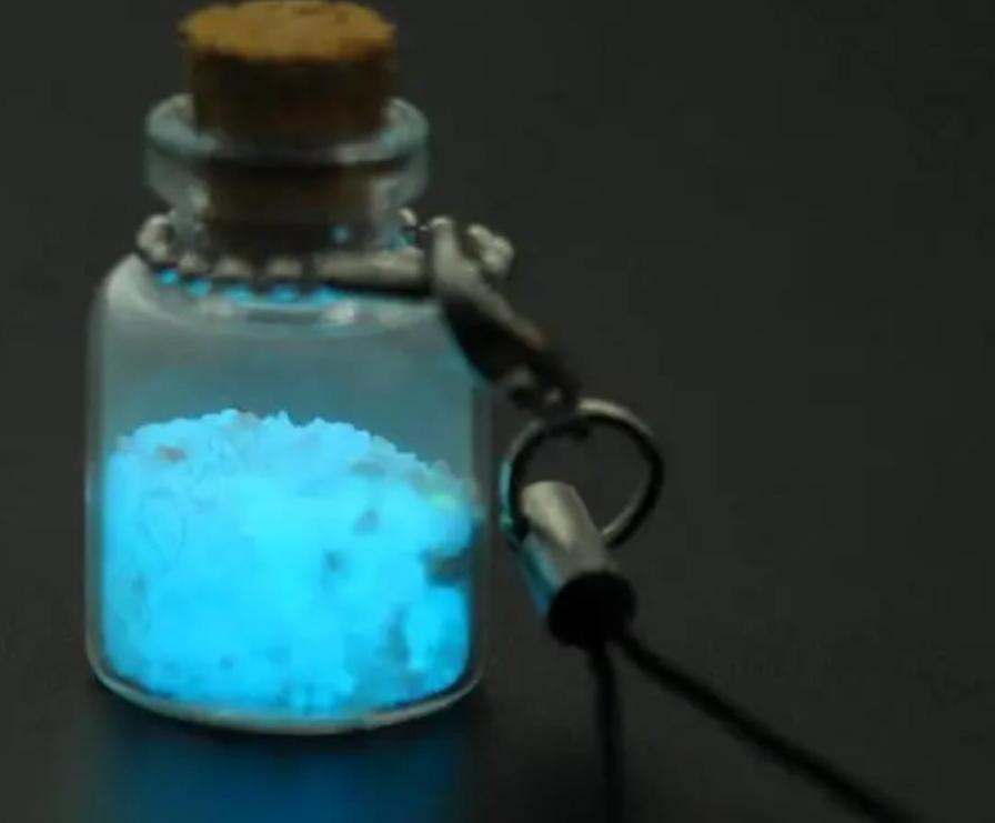 1987年，巴西两名小毛贼溜进医院，偷走了一罐能发光的蓝色粉末，可他俩做梦都想不