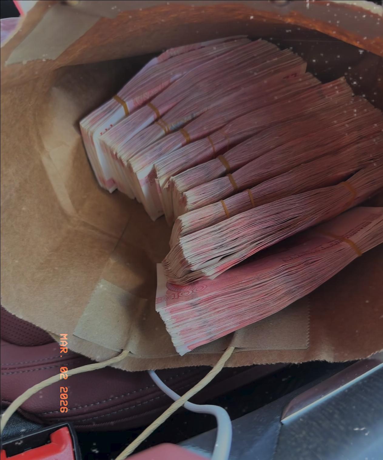 现在行情变化特别快，如果你手里有三四十万现金，没买房、也没做别的投资，正纠结钱该