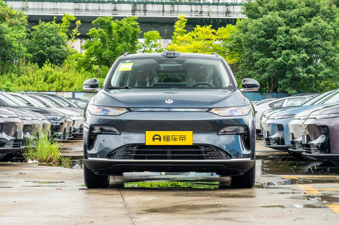 我租了台2026款零跑C11纯电至尊版，不是试驾车。没看说明书就上路，通勤、午休