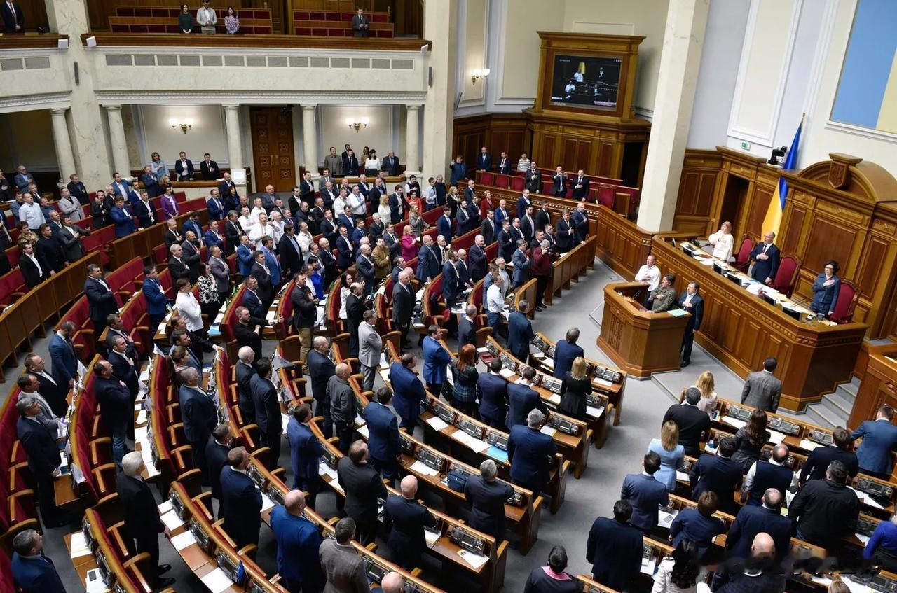 【重点关注：乌克兰议会将审议有关解雇安全局局长和检察总长的决议】基辅时间202