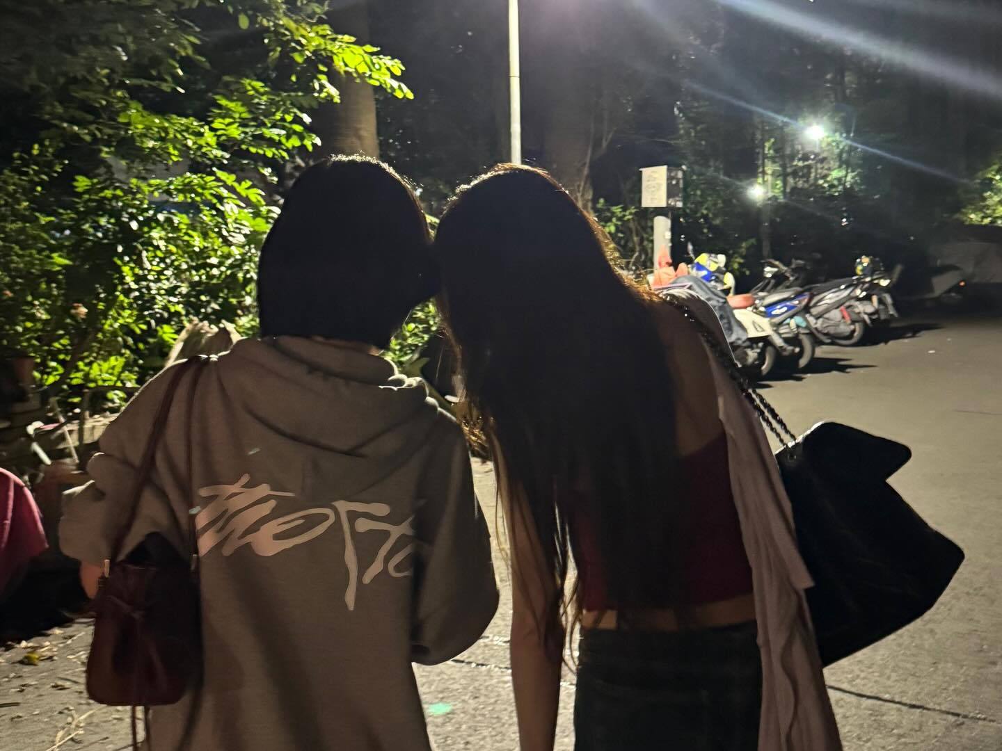 申留真INS更新🤍🤎