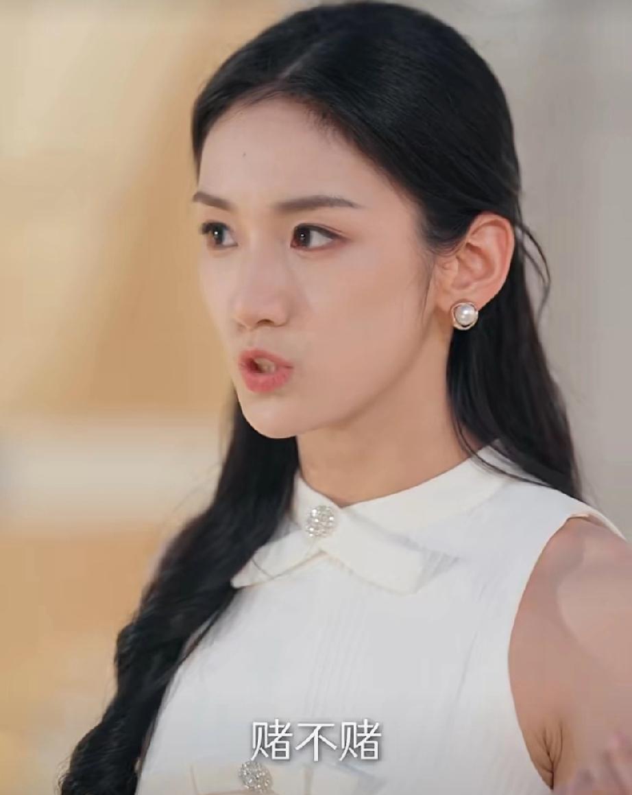 短剧里为什么每次心机女跟女主抢男人的时候都要装一起受伤，一起摔倒，一起头晕，然后