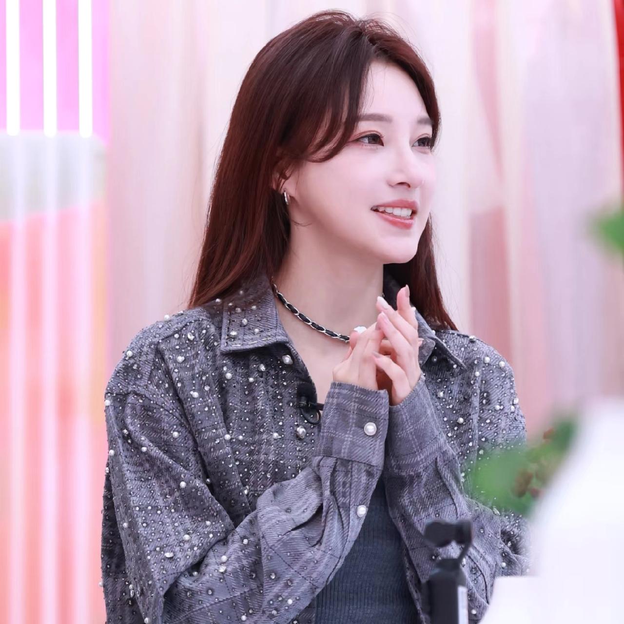 央视主持人中，漂亮的主播有很多，常见的有周涛、董卿、李思思、龙洋、马凡舒、刘心悦