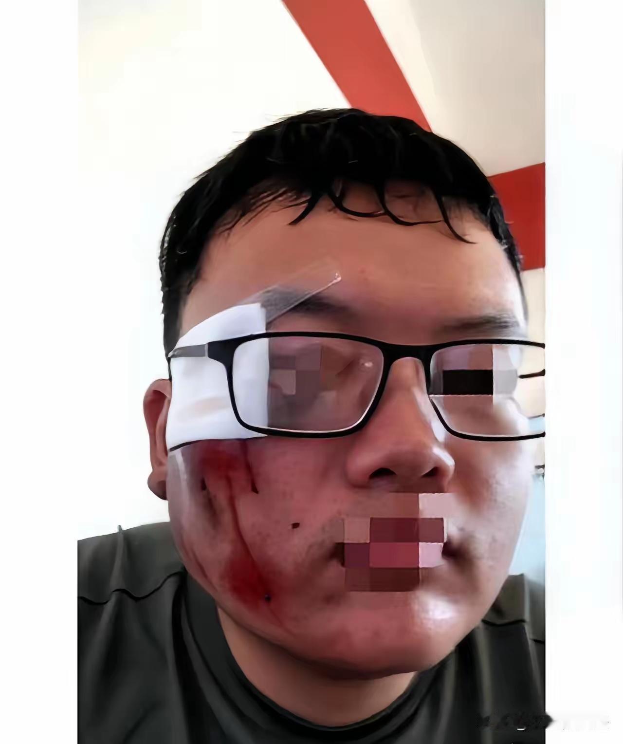 工厂里的稽查员老王最近心里挺不是滋味。前阵子有工人偷偷塞给他一千块封口费，想让他