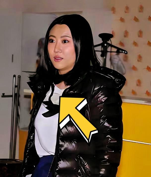 宋丹丹曾直言不讳：“我儿子巴图的媳妇王博谷，根本就不是个省油的灯！”谁能料到，