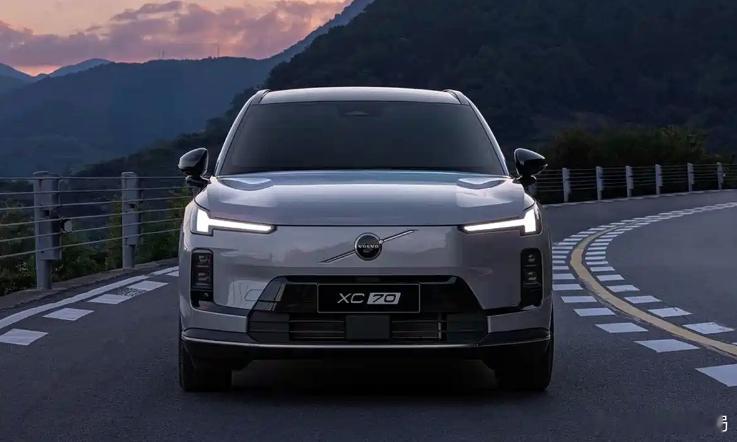 沃尔沃XC70将于8月预售新车情报局我们从官方获悉，沃尔沃XC70将于8月开启预