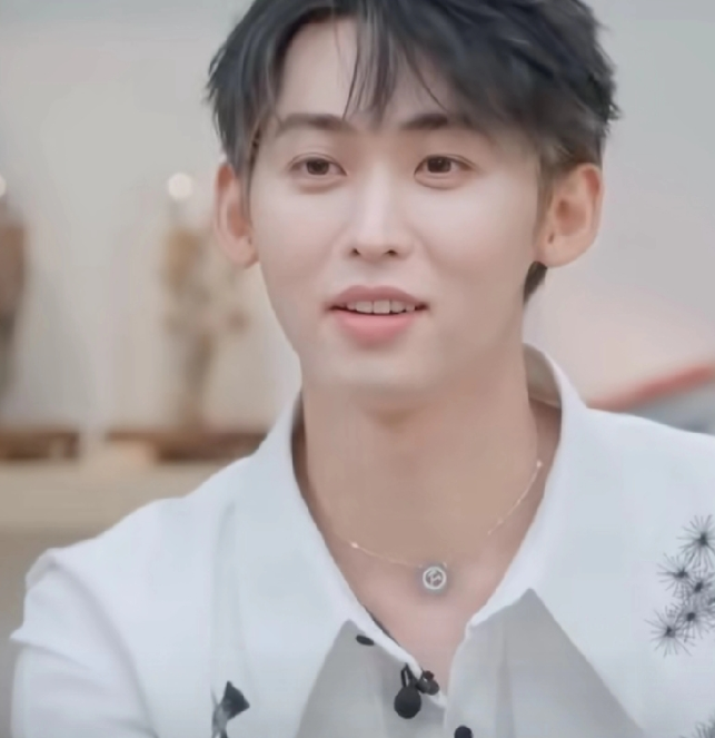 唐九洲真的是我们熬夜族的嘴替唐九洲说“我知道熬夜不好，但熬夜能让我快乐，快乐就